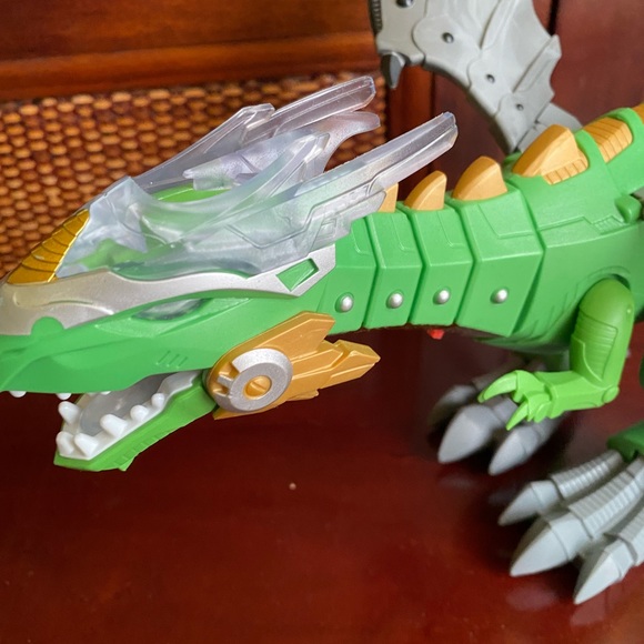 Dinosaur walking has sounds - Picture 5 of 5